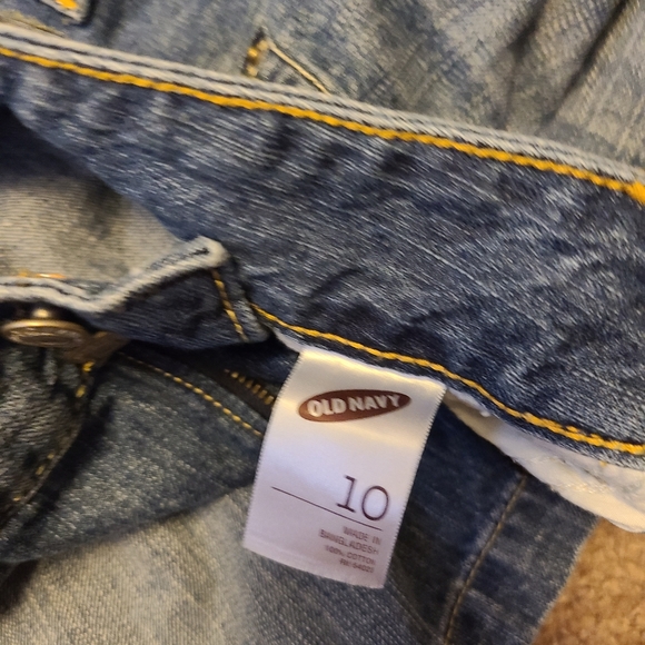 Shorts - Picture 2 of 3